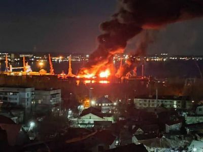 Удар по порту Феодосии, ночь с 25 на 26.12.23. Фото: t.me/redacted6 Удар по порту Феодосии, ночь с 25 на 26.12.23. Фото: t.me/redacted6